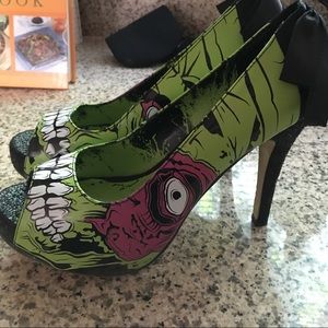 Adorable zombie heels!